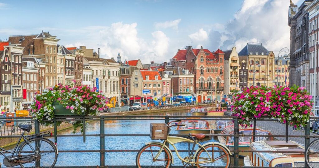 Cannabuzzdaily - Programme pilote : Deux villes néerlandaises lancent la vente légale de cannabis